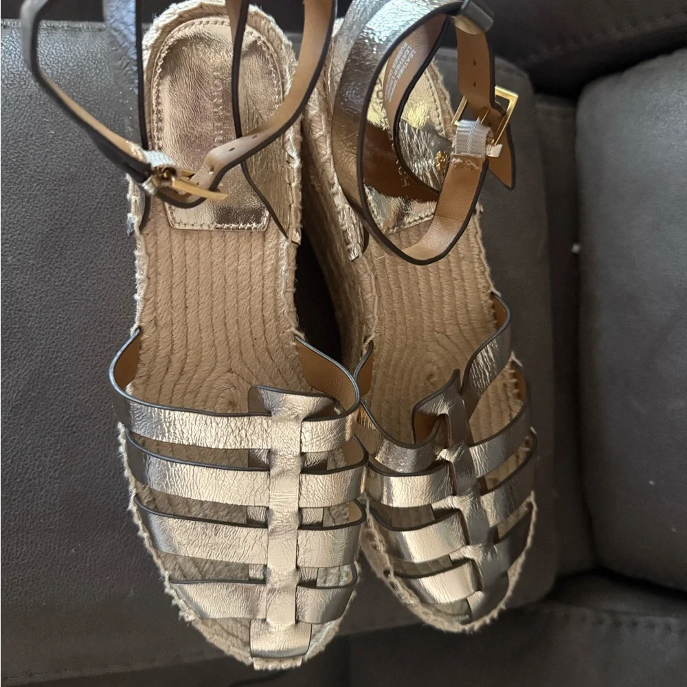 TORY BURCH Gold Metallic Leather Wedge Fisherman Sandals Ankle Strap Buckle